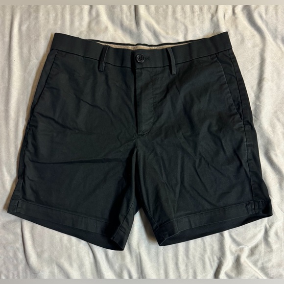 Banana Republic Men's 7" Core Temp Shorts - Picture 1 of 4